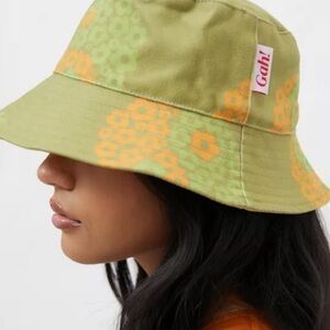 NWOT Lisa Says Gah Green Brit Bucket Hat